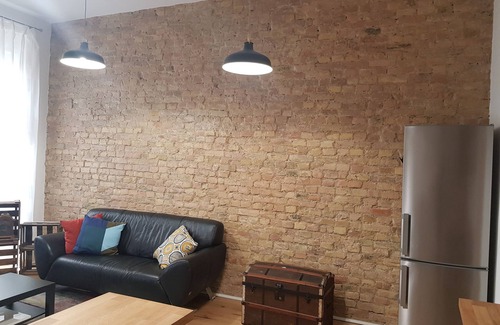 Tempelhof Apartment | Explore Tempelhoferfeld with Modern Kitchen Amenities