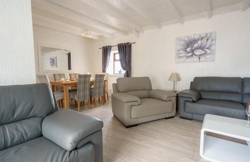 Thornhill House | Discover Templand Cottage: Pet & Child-Friendly Retreat
