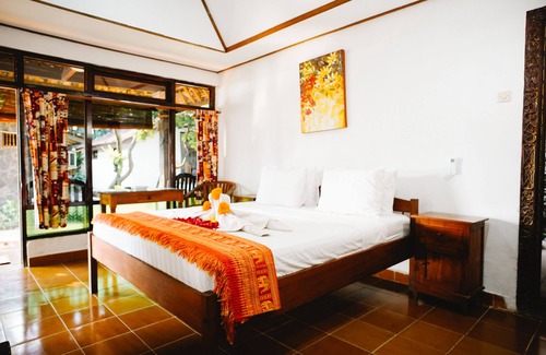 Candi Dasa Hotel | Relax at Temple Cafe & Seaside Cottages with Spa Access
