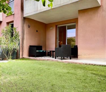 Beziers Apartment | Temple Luxe- Balnéo et Jardin, wifi, parking privé securisé