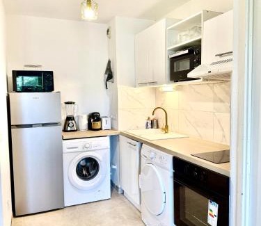 Beziers Apartment | Temple Luxe- Balnéo et Jardin, wifi, parking privé securisé