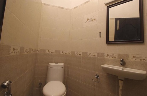 Virudhunagar Hotel | Cozy Temple Tree Residence with Breakfast & Family Amenities
