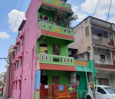 Kanchipuram House | Temple View Guest House NEAR Kamatchi Amman Temple and Non AC but Fully Ventilated