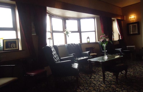 Templemore Hotel | Discover Templemore Arms Hotel: Family-Friendly Comfort