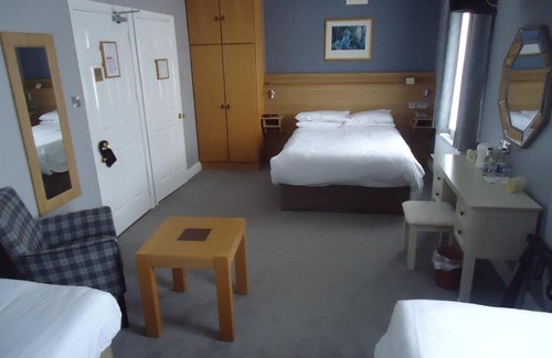Templemore Hotel | Discover Templemore Arms Hotel: Family-Friendly Comfort