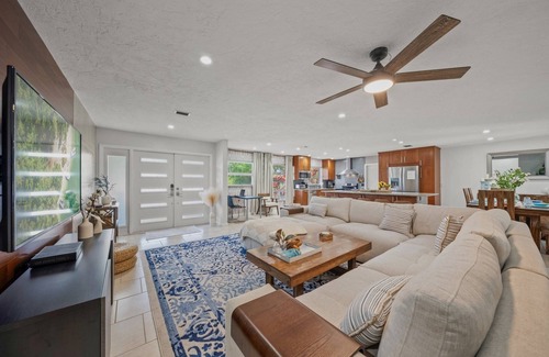 Gulf Gate Estates House | Guest Rated: 10/10 with Ocean View and Heated Pool