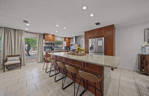 Gulf Gate Estates House | Guest Rated: 10/10 with Ocean View and Heated Pool