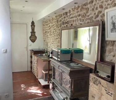 Bourgogne Apartment | Budget-Friendly Stay at Temps de Voyage in Orléans