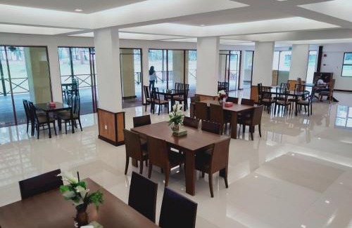 Kampong Raja Hotel | Temu Primula: Cozy Oceanfront Retreat with Breakfast Included