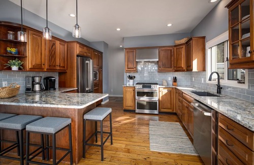 Forest Hills House | Ten Peaks Lookout Home: Breathtaking Views & Relaxing Hot Tub