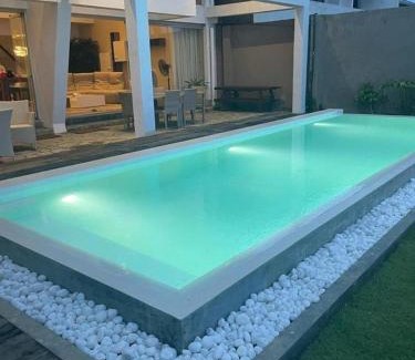 Thiranagama House | Oceanfront Ten30 Hikkaduwa: Rated 10/10 with Pool & Breakfast