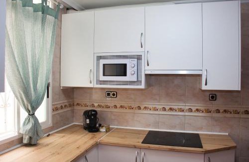 Jaen Apartment | Top-Rated Teniente Bago: Family & Pet Friendly Retreat