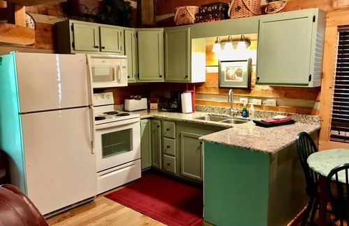 Sevierville Cabin | Cozy Tennessee Cabin with Pool & Spa – Book Your Stay!