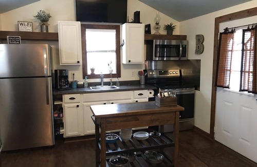 Saltillo House | Charming Tennessee River Tiny House with Breakfast & Kitchen