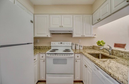 Central Naples Apartment | Beautiful Lakeview Condo with Pool & Free Wi-Fi in Naples