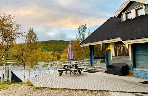 Utsjoki Villa | Riverfront Escape at Teno Charm - Beachside Cottage Retreat