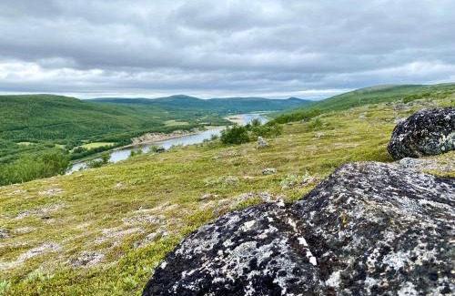 Utsjoki Villa | Riverfront Escape at Teno Charm - Beachside Cottage Retreat