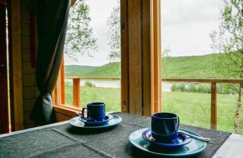 Utsjoki Ski Chalet | Pet-Friendly Tenon Maisemamökit with Family-Centric Amenities