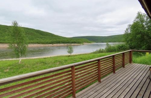 Utsjoki Ski Chalet | Pet-Friendly Tenon Maisemamökit with Family-Centric Amenities