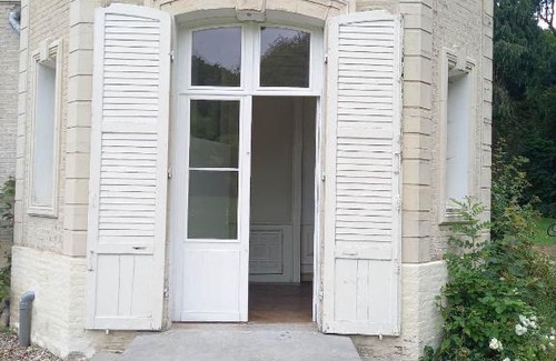 Mons-Boubert Other | Enchanting Tente au Château: Family-Friendly Getaway
