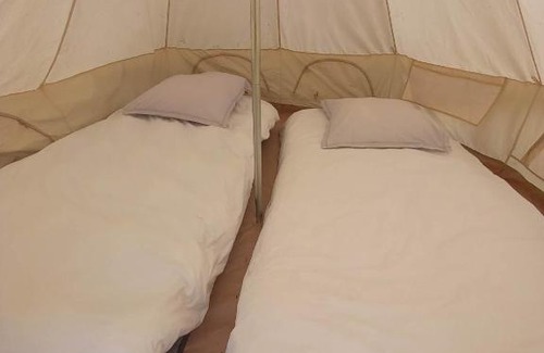 Mons-Boubert Other | Enchanting Tente au Château: Family-Friendly Getaway