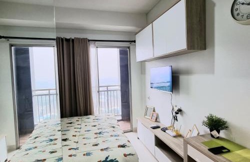 Pinang Apartment | Cozy Tentrem Room at Springwood Residence with Pool & Hot Tub