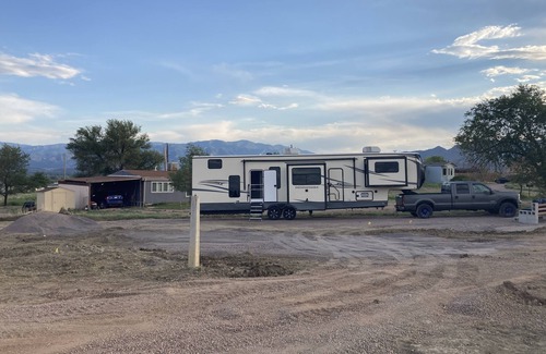 Canon City RV Rental | Welcoming Tents, Campers & RVs: Family and Pet-Friendly Stay