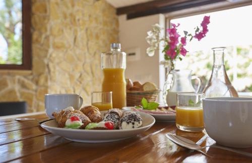 Sciacca House | Idyllic Tenuta Carabollace: 4-Star Oasis with Ocean Views