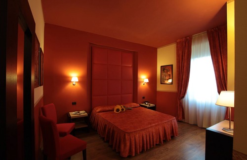 Motta de' Conti Hotel | Discover Tenuta del Vecchio Mulino with Family-Friendly Amenities