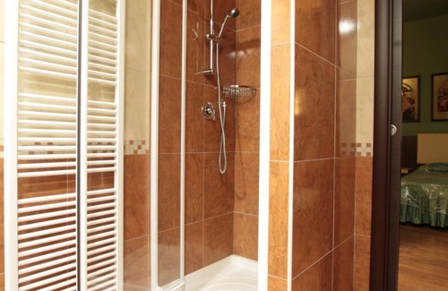 Motta de' Conti Hotel | Discover Tenuta del Vecchio Mulino with Family-Friendly Amenities