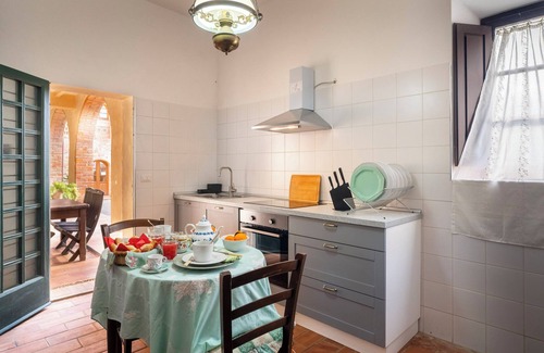 Peccioli House | Explore Tenuta I Mandorli: Pool, Spa & Pet-Friendly Stay