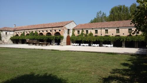 Campo San Martino Bed & Breakfast | Relax at Tenuta Le Risare - Pet Friendly & Family Welcome