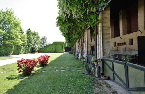 Campo San Martino Bed & Breakfast | Relax at Tenuta Le Risare - Pet Friendly & Family Welcome