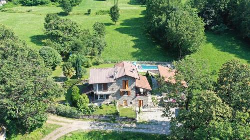 Colico Ski Chalet | Relaxing Tenuta Pozzi: Oceanfront Retreat with Pool & Pets