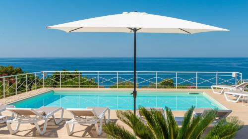 Patu Villa | Unforgettable Tenuta Scialandre 10: Oceanfront Bliss