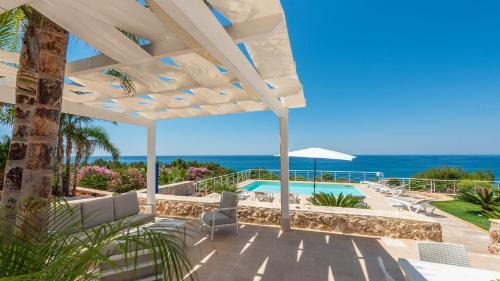 Patu Villa | Unforgettable Tenuta Scialandre 10: Oceanfront Bliss