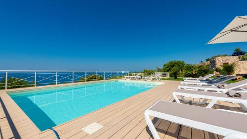 Patu Villa | Unforgettable Tenuta Scialandre 10: Oceanfront Bliss