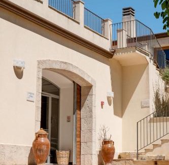Caltagirone House | Discover Tenuta Valle delle Ferle: Pet-Friendly Retreat