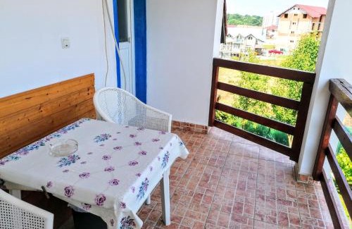 Baile Felix House | Budget-Friendly Teo Guest Rooms with Family Amenities