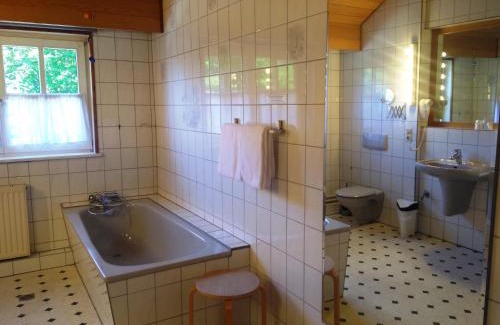 Schwarmstedt Hotel | Discover Tepe's Gasthof: A Cozy Retreat with a Restaurant