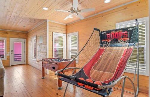 Aransas Pass House | Discover Tequila Sunrise: Family-Friendly with Pool & Breakfast