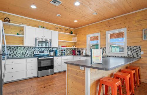 Aransas Pass House | Discover Tequila Sunrise: Family-Friendly with Pool & Breakfast