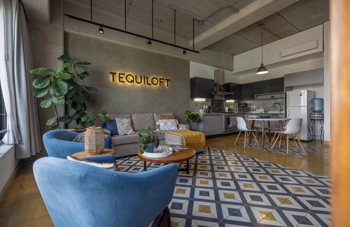Americana Apartment | Experience Tequiloft: Your Urban Oasis with Spa & Kitchen