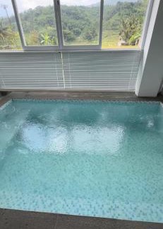 Bandung Villa | Teras Luhur Villa dengan Jacuzzi