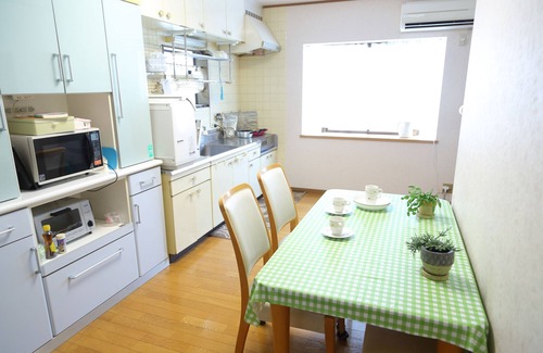 Higashisumiyoshi-ku House | Convenient Terase House with Cozy Rooms & Kitchen Access