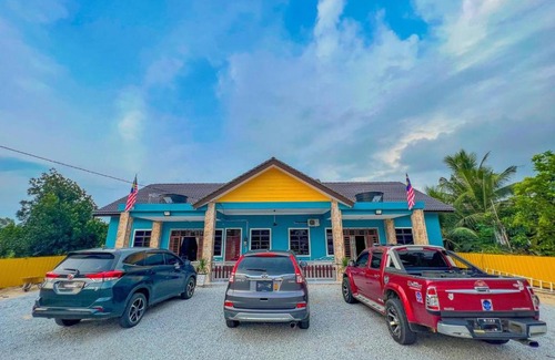 Kampung Gertak Seratus House | Budget-Friendly Teratai Homestay in Kuala Besut - Family Ready!