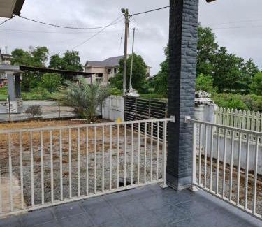 Pasir Mas House | Cozy Teratak Che Esah Guest House with Free WiFi & Netflix