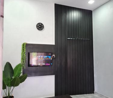 Pasir Mas House | Cozy Teratak Che Esah Guest House with Free WiFi & Netflix