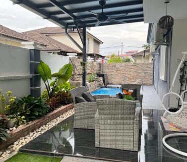 Durian Tunggal House | Relaxing MyKrubong Homestay with Private Pool Escape