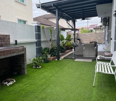 Durian Tunggal House | Relaxing MyKrubong Homestay with Private Pool Escape